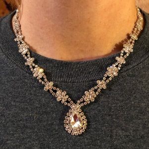 rhinestones silver tone elegant necklace